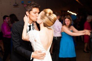 baiser des maries soiree mariage