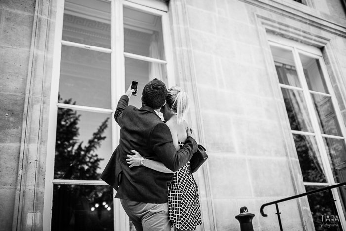 Mariage civil à Paris 7ème / photographe Tiara photography / + sur withalovelikethat.fr