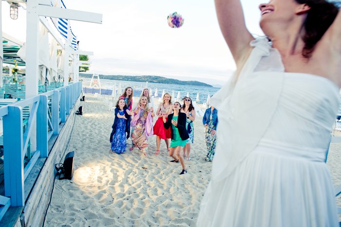 Mariage à St Tropez, plage des jumeaux / photographe sage comme des images / publié sur le blog withalovelikethat.fr