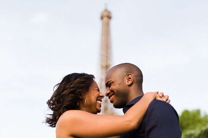 séance engagement tour Eiffel / photographe soul bliss / publié sur withalovelikethat.fr