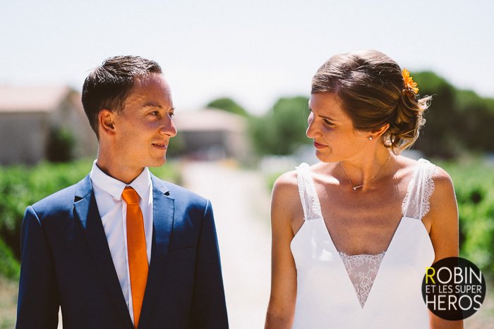 Mariage dans les vignes en orange / photographe Robin et les super heros / publié sur withalovelikethat.fr