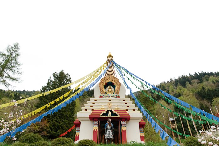 Séance engagement temple Bouddhiste / photographe Yoann Jacquier / publié sur withalovelikethat.fr