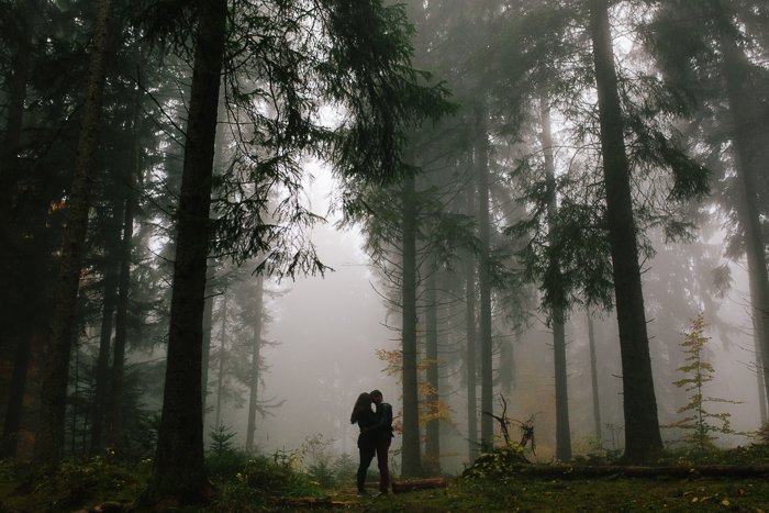 séance engagement forêt brouillard / photographe yoann jacquier / publié sur withalovelikethat.fr