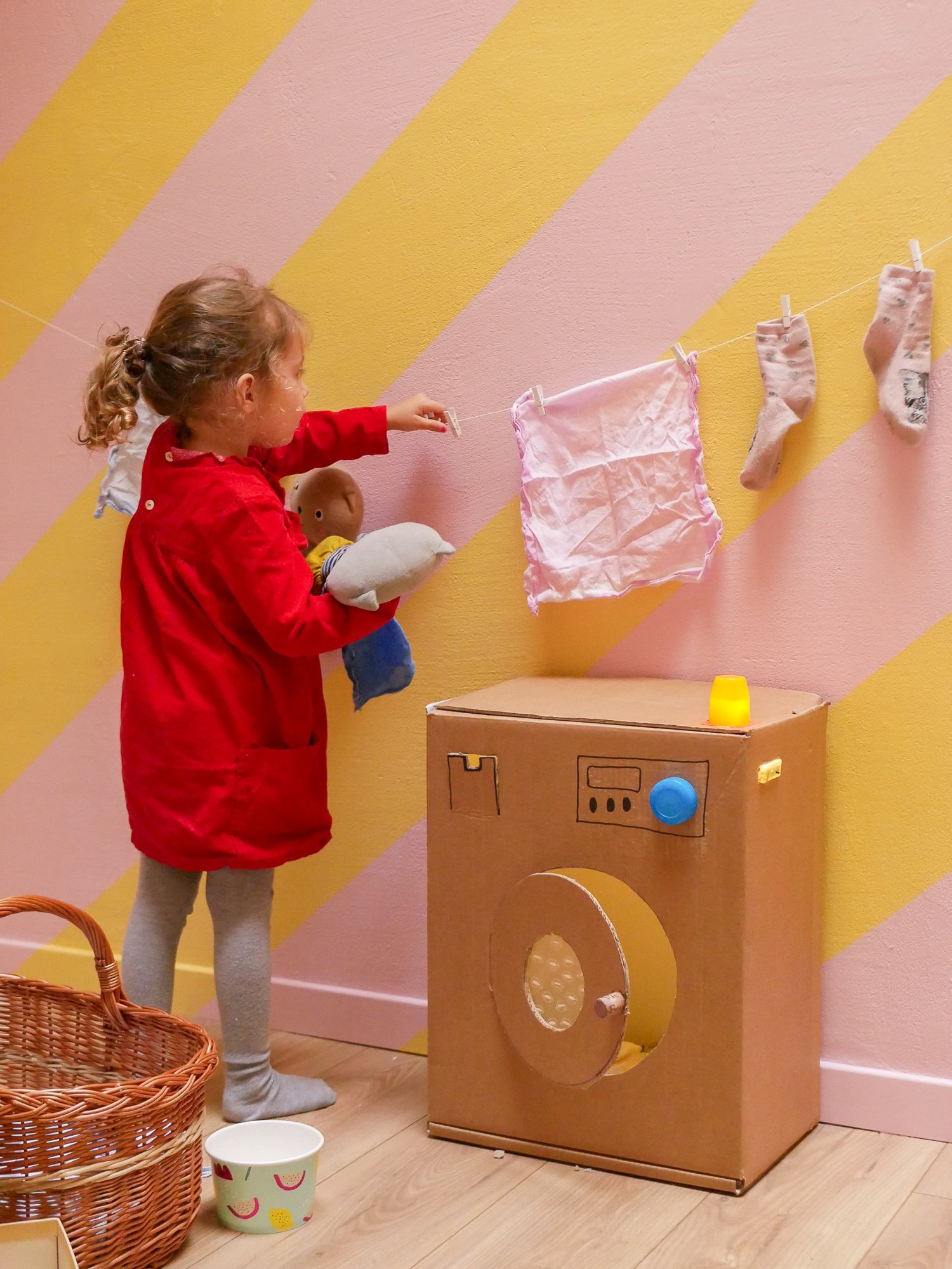 machine à laver en carton / idées activités enfant 2 ans et plus